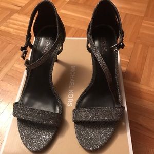 Michael Kors strappy heeled sandal - size 7
